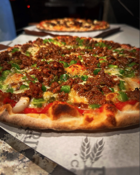 Farina dinner and dolci pizza dish